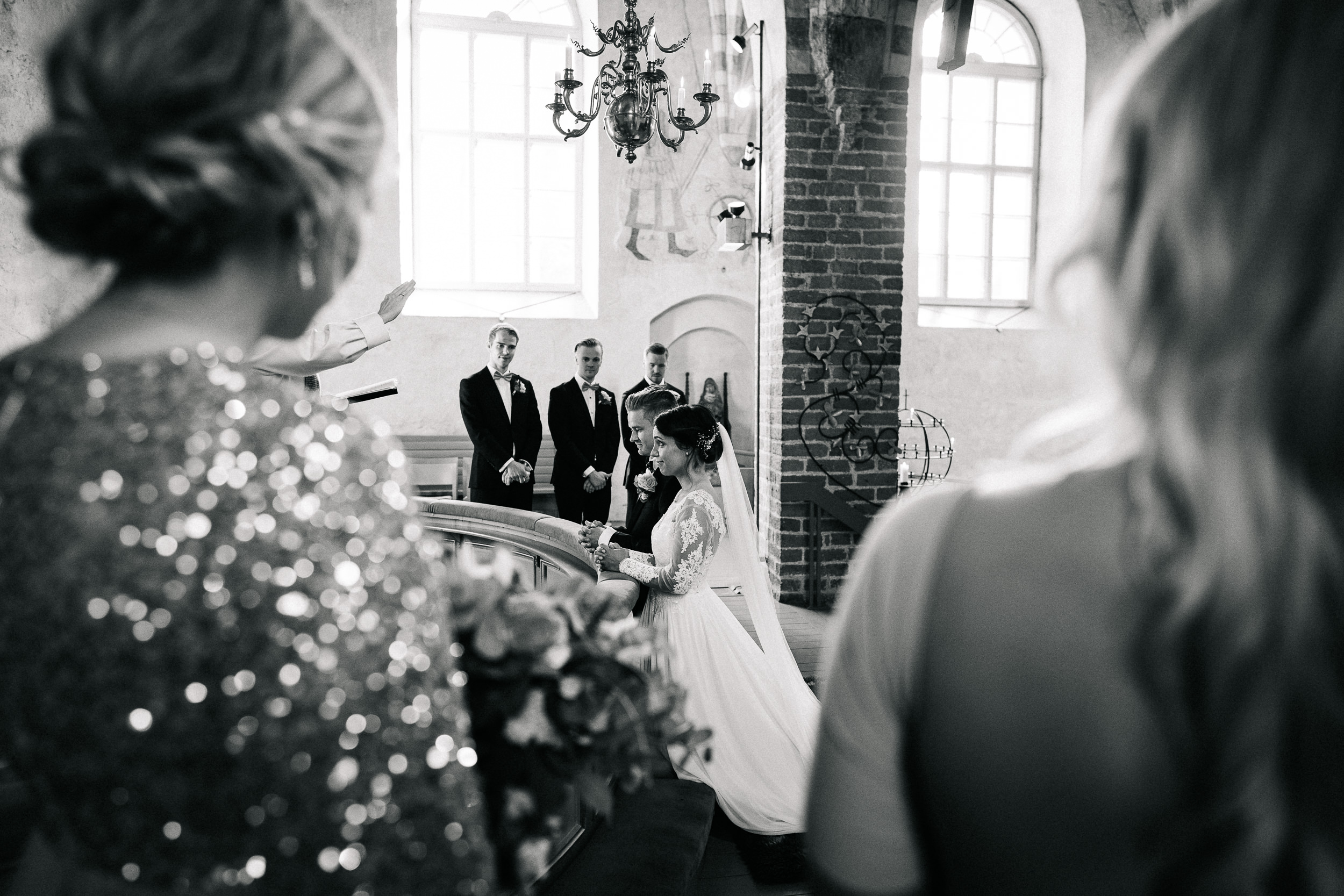 häät-billnäsin-ruukissa-dokumentaarinen-häävalokuvaus