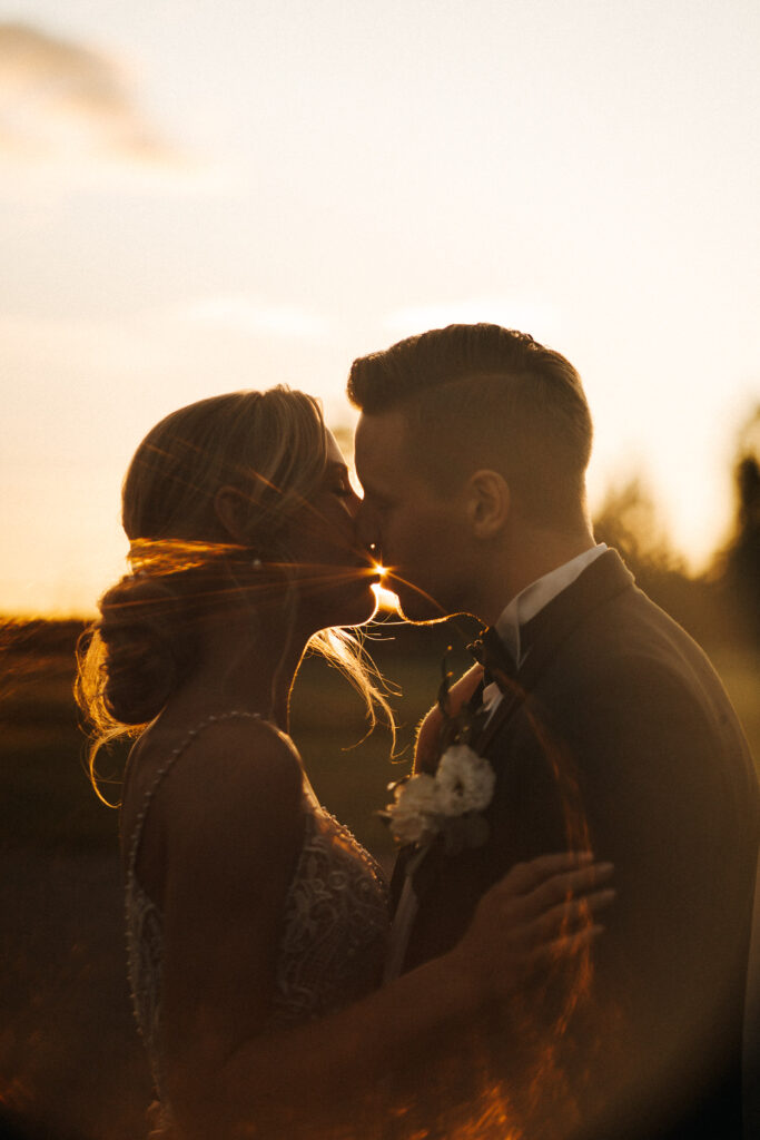 hääkuvia haat-hirvihaaran-kartanolla-hirvihaara-mantsala-haavalokuvaaja-haakuvaaja-petteri-mantysaari-turku-dokumentaarinen-häävalokuvaus